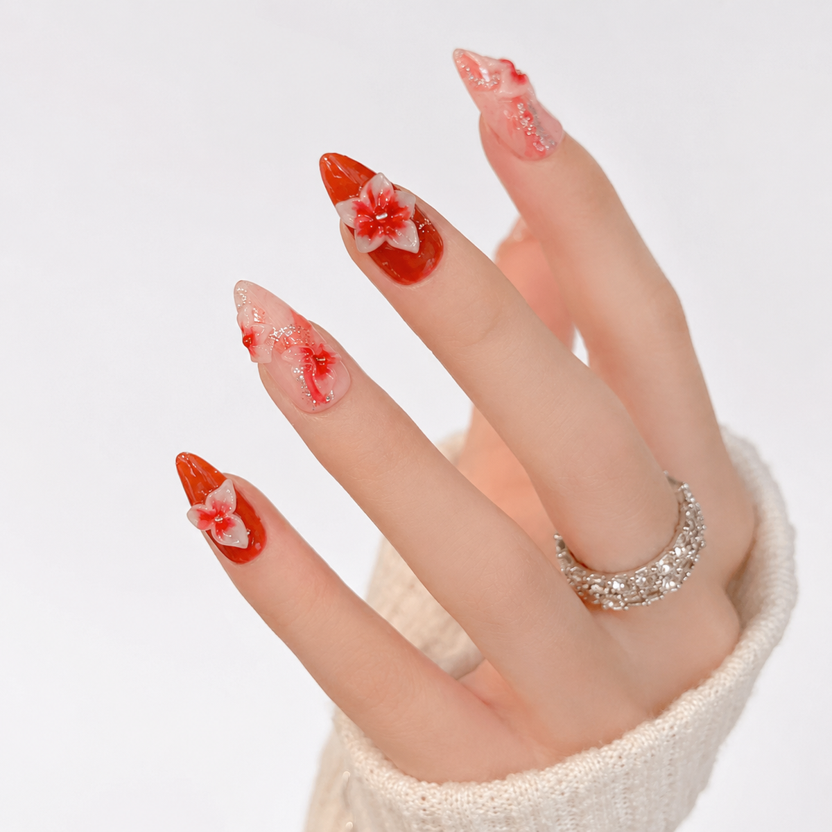 Close-up of luxury red 3D floral press on nails in almond shape featuring handcrafted flower accents and premium reusable nail design.

Ảnh 4 (Hai bàn tay)